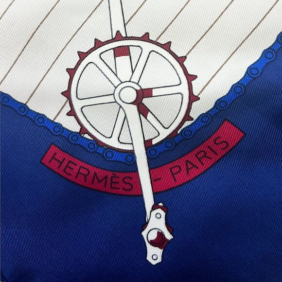 HERMÈS Scarf Les Bécanes 100% Silk 90 - Picture 10 of 12